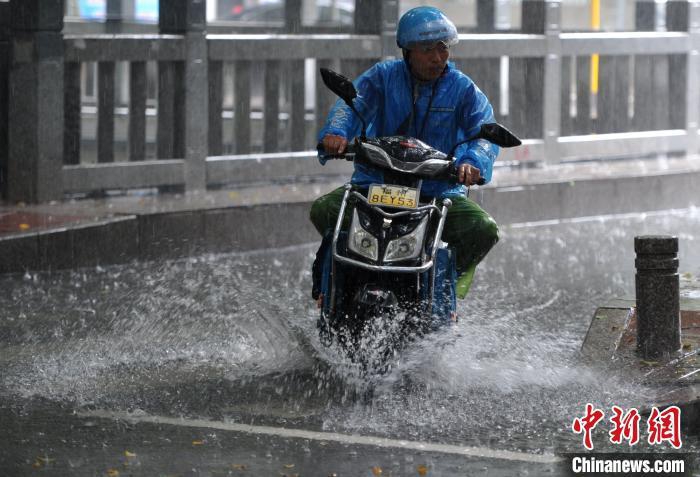 南方多省迎最强降雨，多地部署防汛备汛